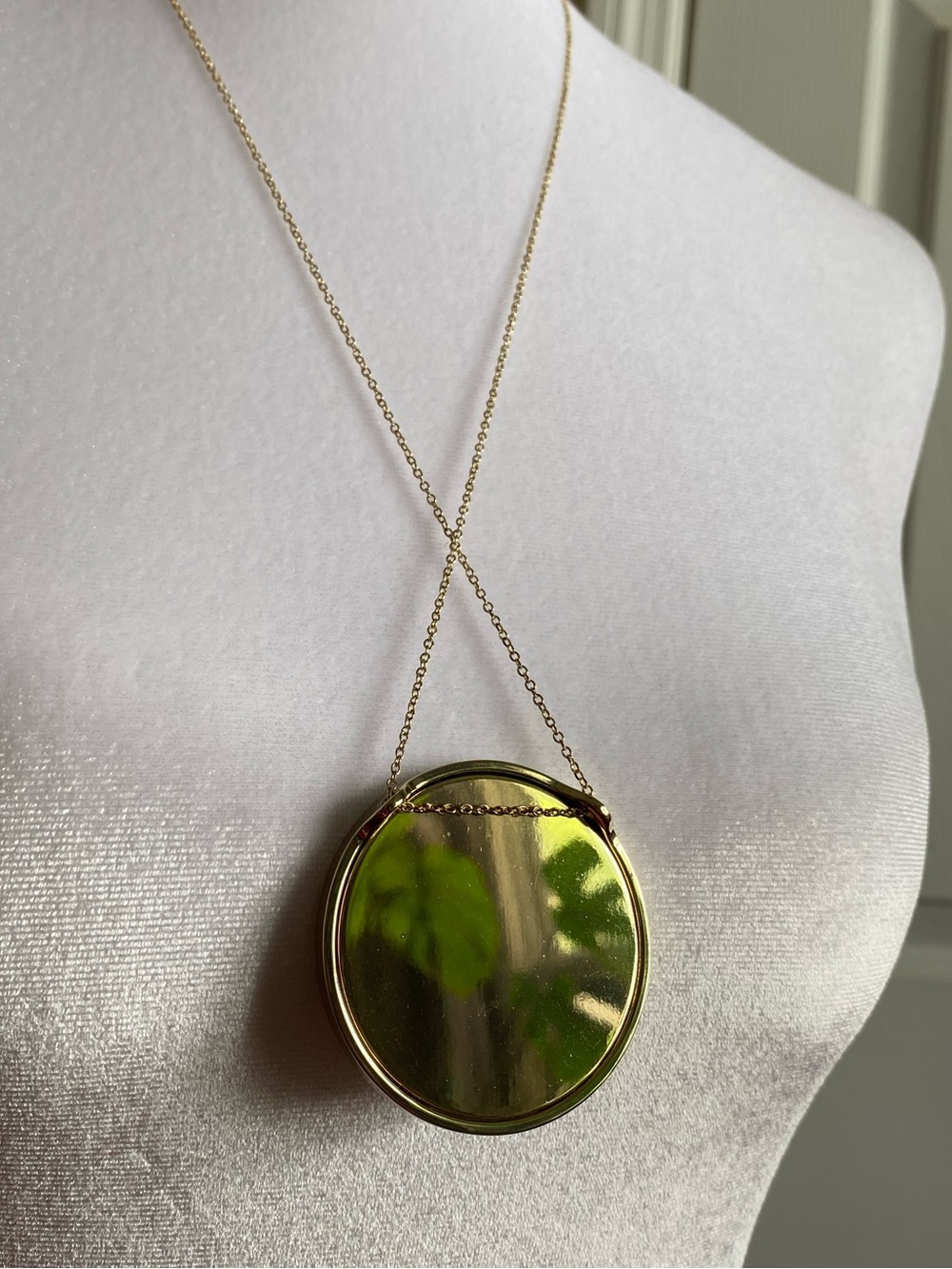 House of Harlow 1960 Gold Tone & Black Leather Sunburst Necklace - Picture 2 of 5